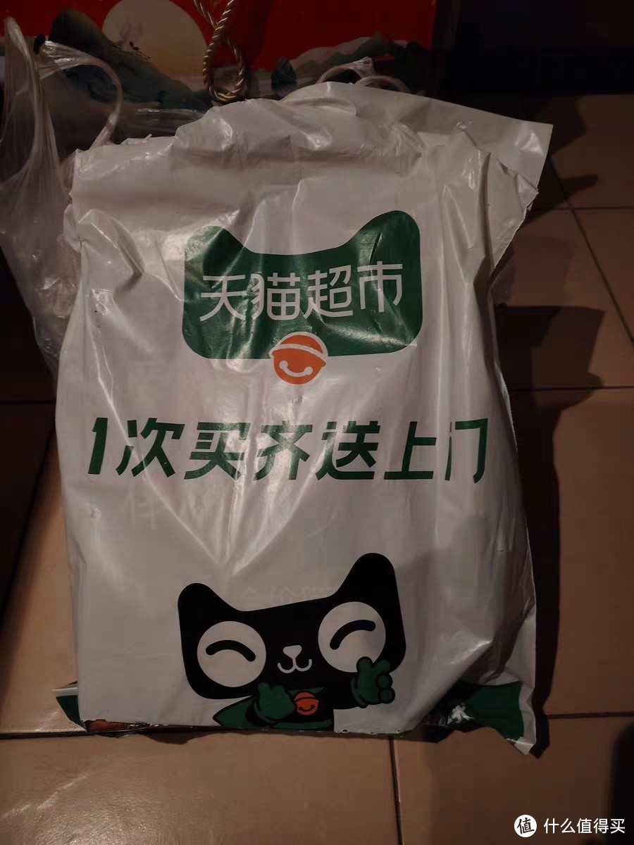 网易严选猫粮：全价营养，宠爱相伴，适合成猫与幼猫的高品质选择