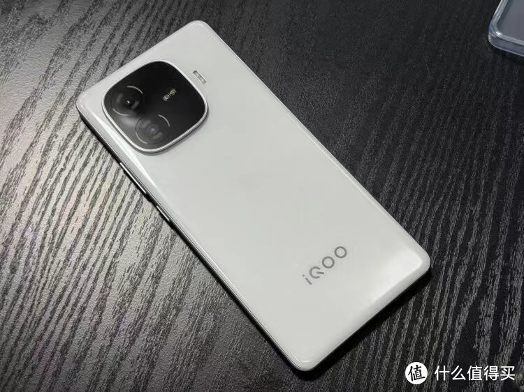 iQOO Z9 Turbo vs 一加Ace 3V：哪款手机更适合你？