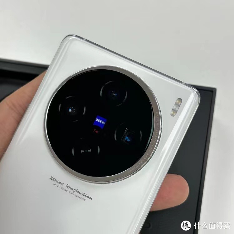 vivo X100迎来大降价：天玑9300+蔡司影像+IP68，16GB+512GB跌至3711元