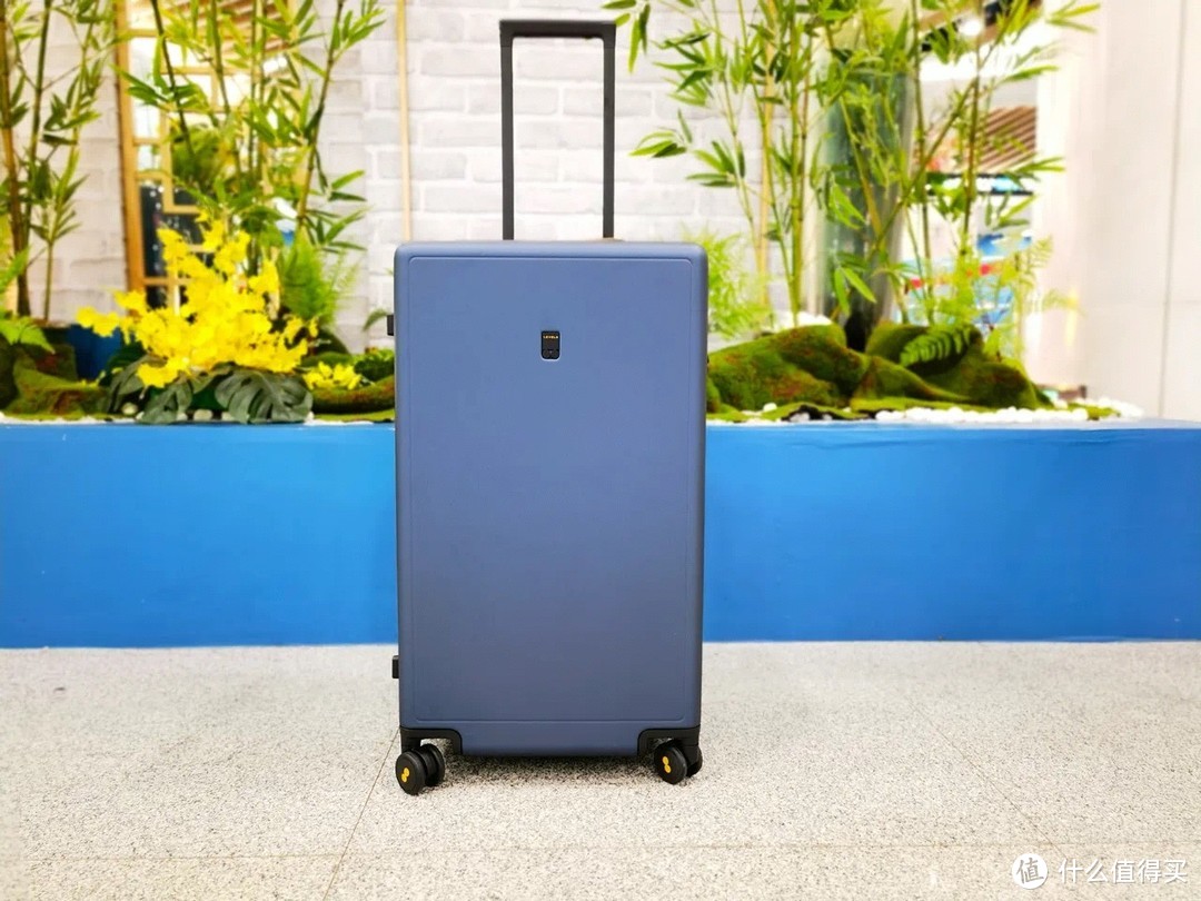 地平线8号经典款行李箱：优雅出行，一路丝滑！带上它去装诗和远方！