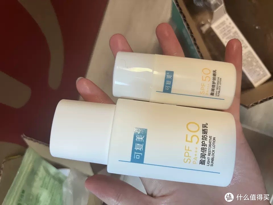 可复美迎光盾盈润高倍防晒乳SPF50：清爽防晒，专为敏感肌打造