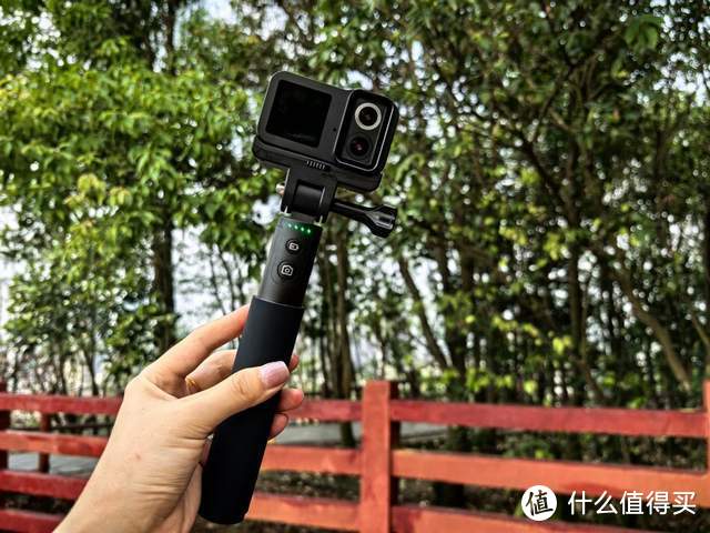 SJCAM SJ20运动相机黑白双镜头设计 夜拍更清晰