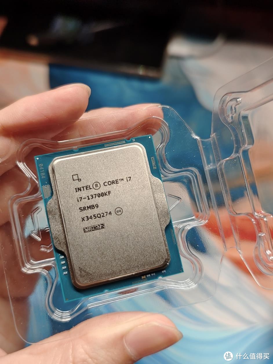 2024年依旧能打：Intel i7-13700KF + 七彩虹RTX 4070 Ti装机体验