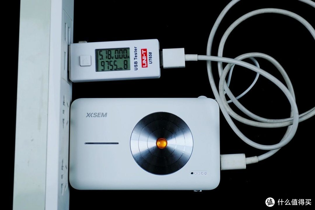 西圣磁吸式移动电源评测：无线时代的便捷新选择