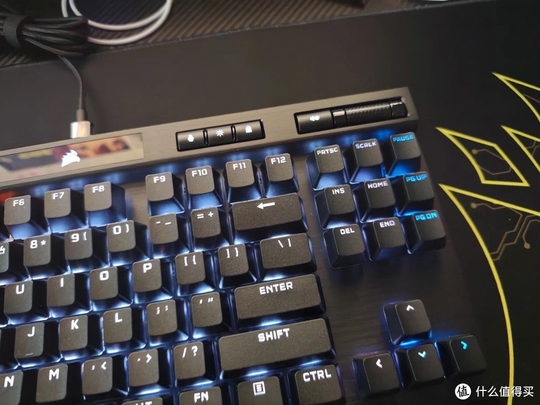 海盗船K70 TKL光轴键盘：桌面新宠，游戏与工作的完美平衡