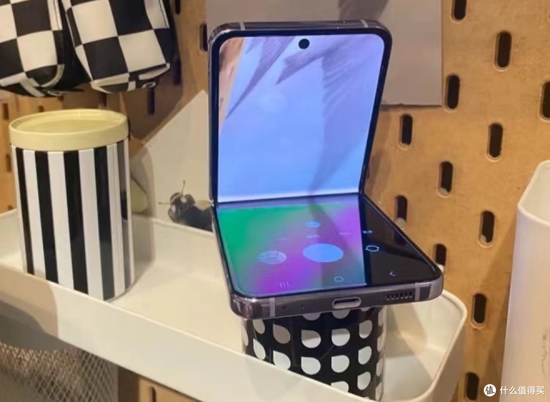 从7499元跌至3848元,ipx8防水 200000次折叠,三星折叠屏售价更亲民