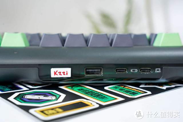 珂芝Z98IP定制款三模无线键盘测评：二次元与科技的完美融合