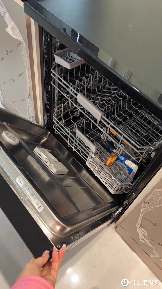 美的洗碗机一定会成为现代家庭厨房的得力助手。
