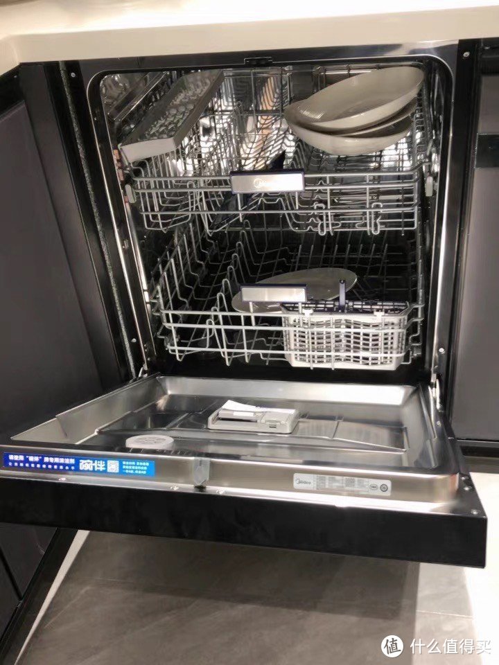 《美的洗碗机：厨房清洁的得力助手》