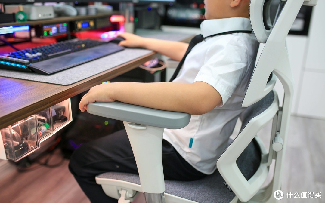 小学生与小身材者必看：至尊 i5 人体工学椅带来的超级舒适体验