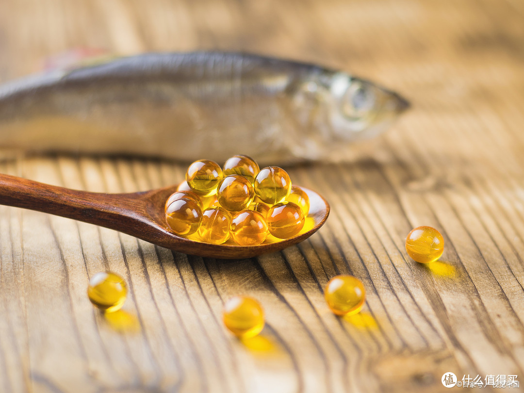 详细了解Omega-3鱼油与鱼肝油的差别，并推荐十大鱼油品牌中值得购买的一款