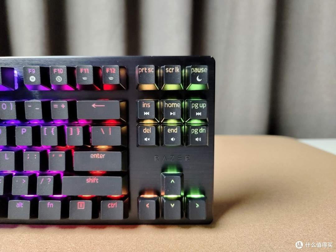 光轴超快触发 酷炫灯效 - 雷蛇猎魂光蛛 v3 x竞技版机械键盘首发评测
