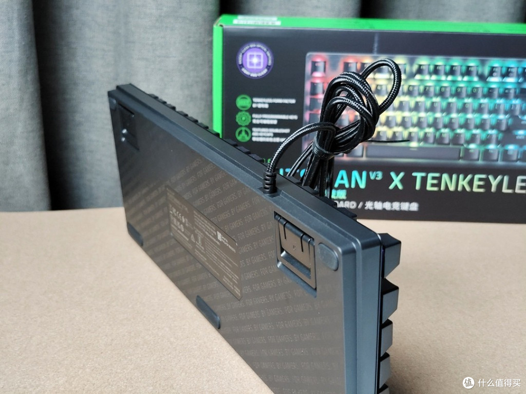光轴超快触发 酷炫灯效 - 雷蛇猎魂光蛛 v3 x竞技版机械键盘首发评测