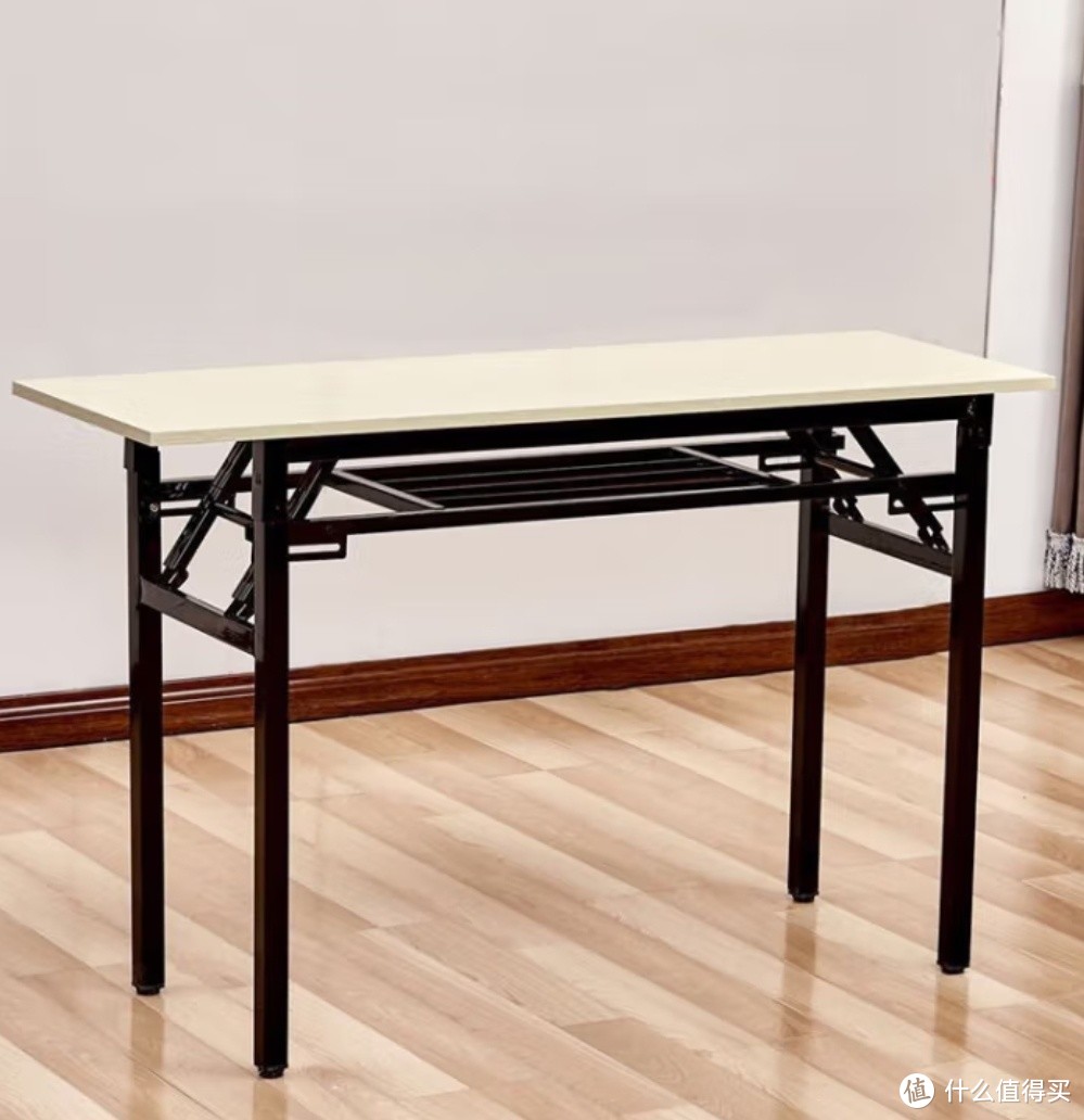 省空间又稳固的长条折叠桌，做清洁很方便