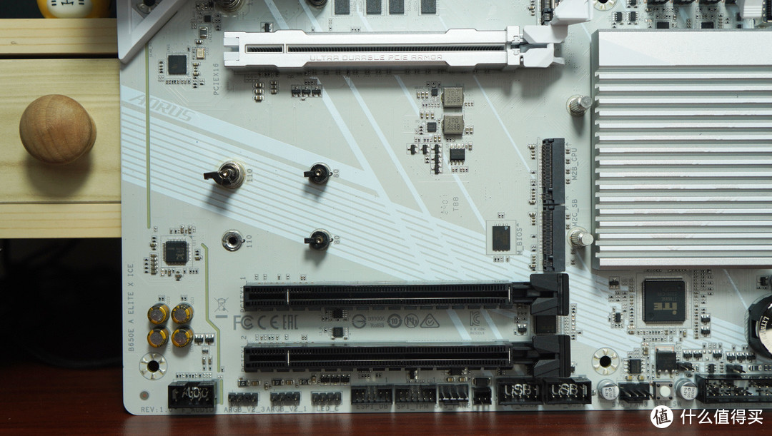 一键8000、自带USB4接口、易拆装，技嘉冰雕X B650E装机评测