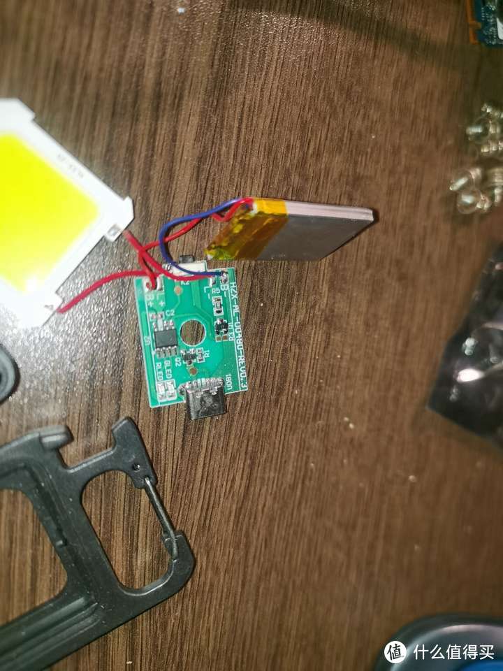 USB充电钥匙扣LED灯开箱测评附拆机