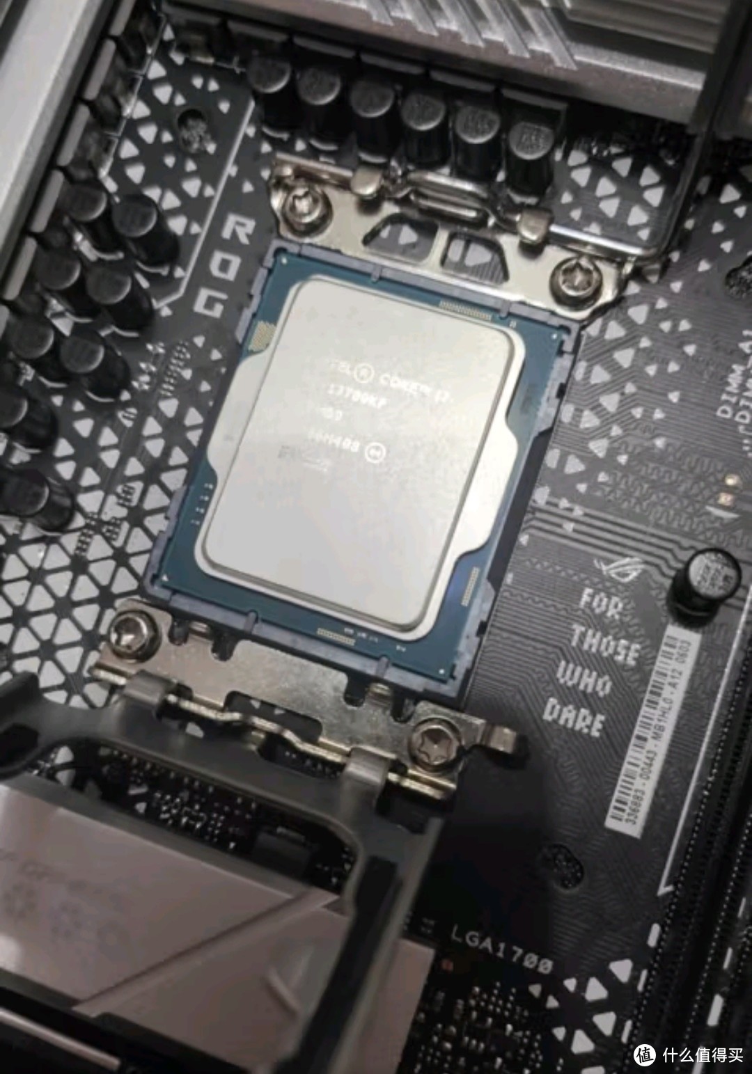 英特尔(Intel) i7-13700KF 酷睿13代处理器，无疑是一枚台式机领域的明星产品！