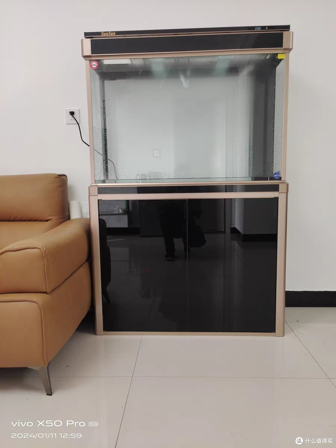 森森智能底滤客厅鱼缸现代家居中的养鱼新体验