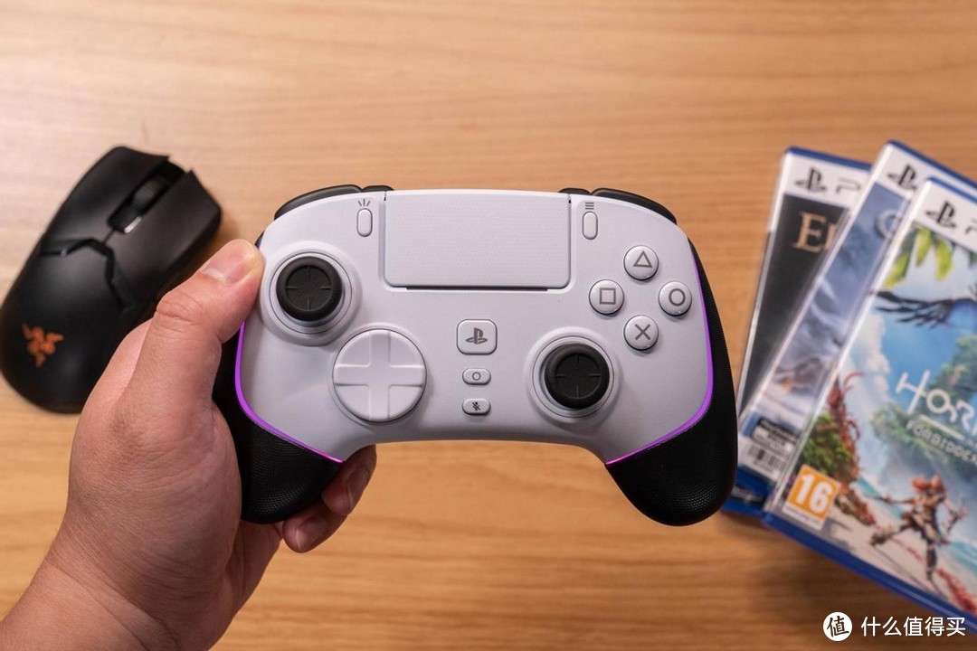 PS5玩家必备！更强的游戏操控感，为电竞玩家而生的高端手柄——雷蛇幻影战狼V2专业版