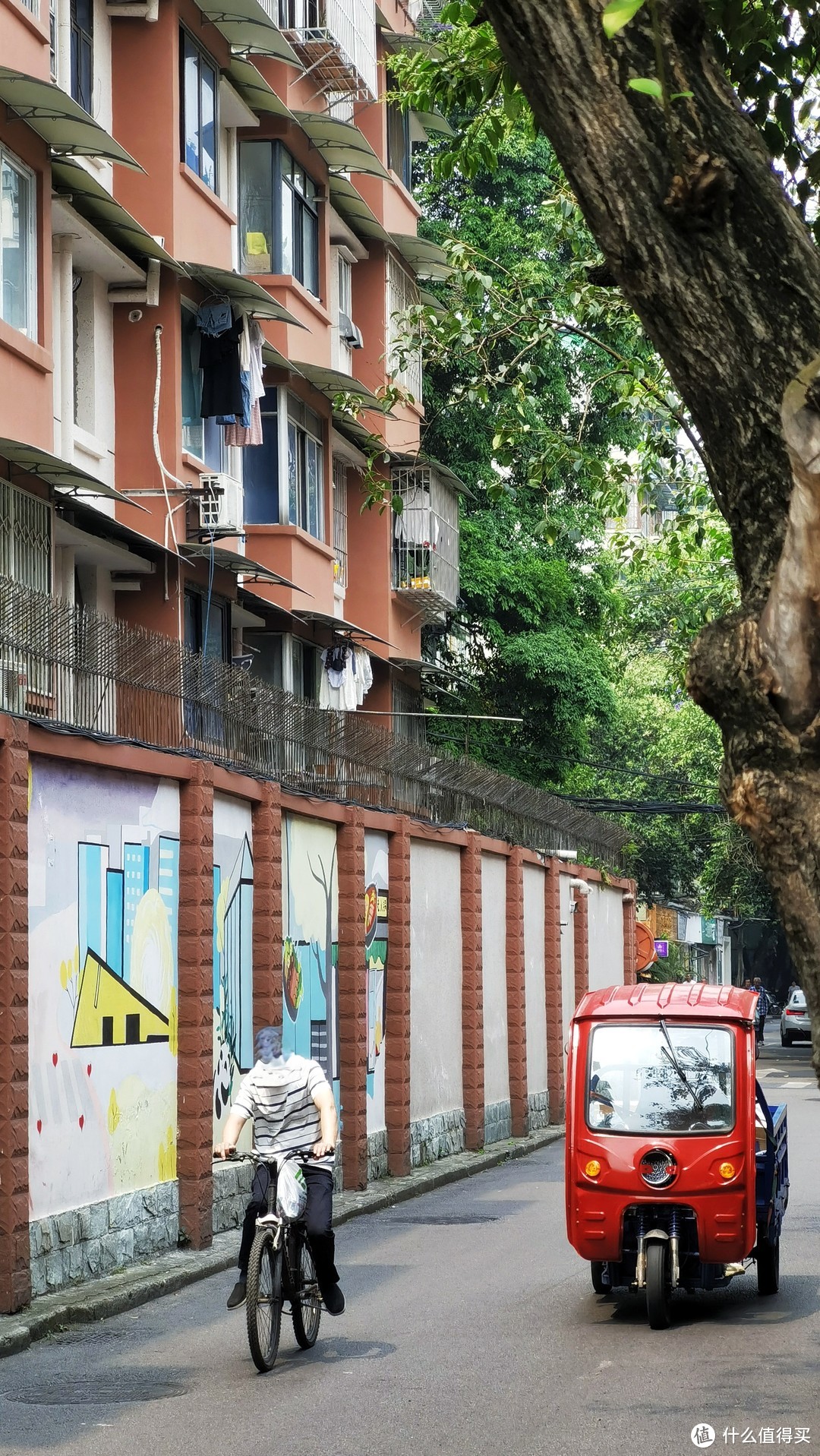 成都新地标：半小时逛遍无门票迪士尼与烟火气玉林菜市场