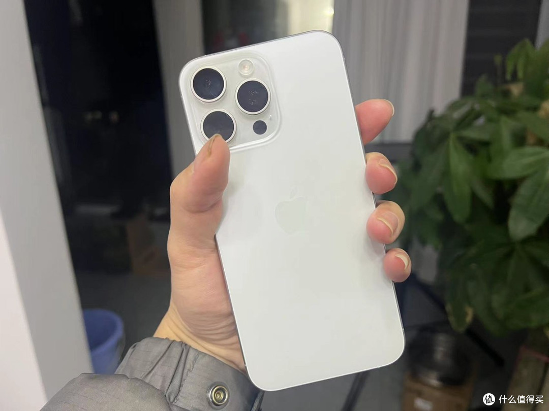 iphone 15 pro max一降再降,跌价2050元,果粉始料未及