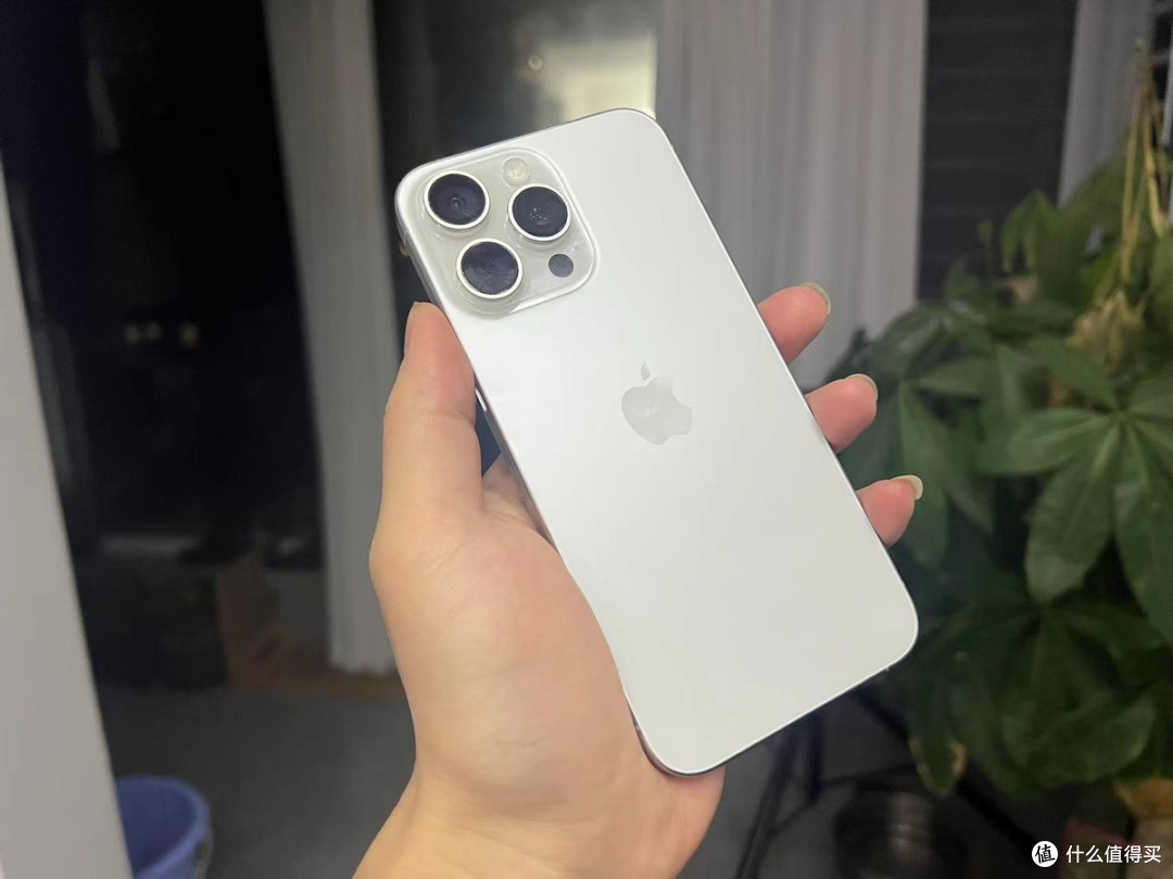 iphone 15 pro max一降再降,跌价2050元,果粉始料未及