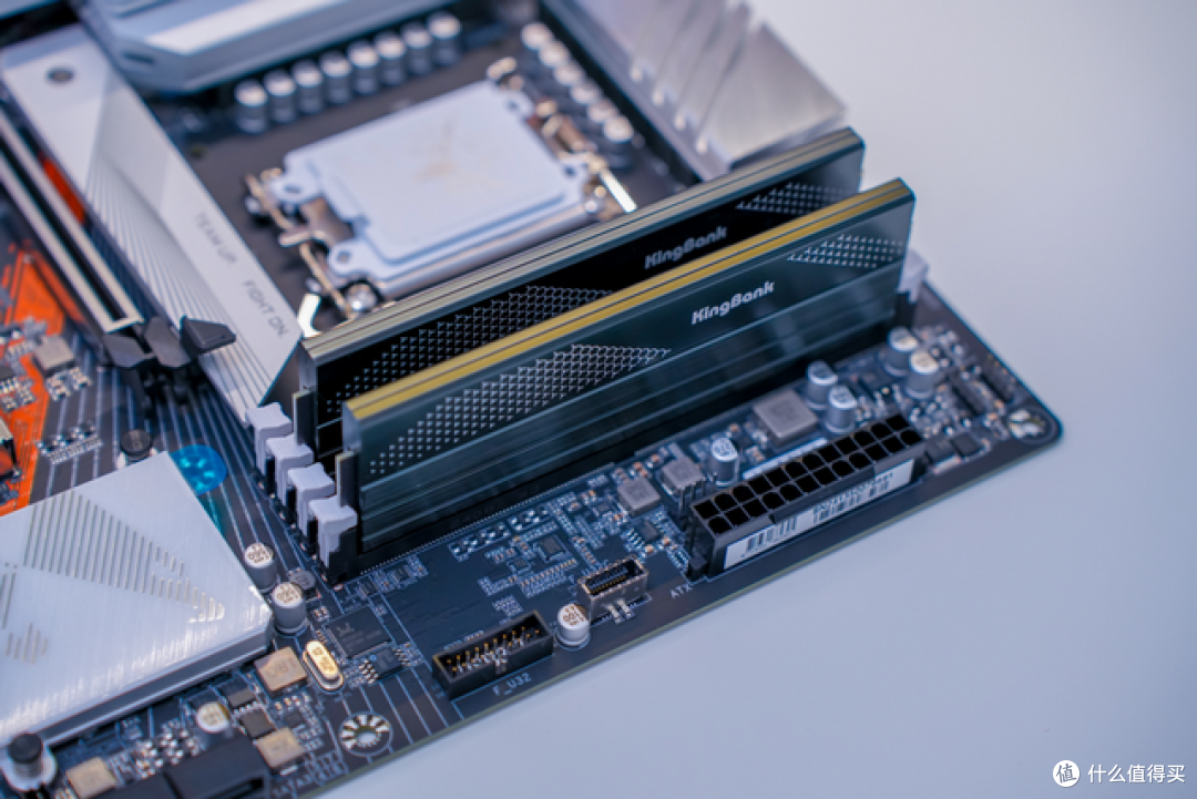 太强了,内存黑科技丨技嘉b760m雕妹主板 金百达星刃内存达成性能