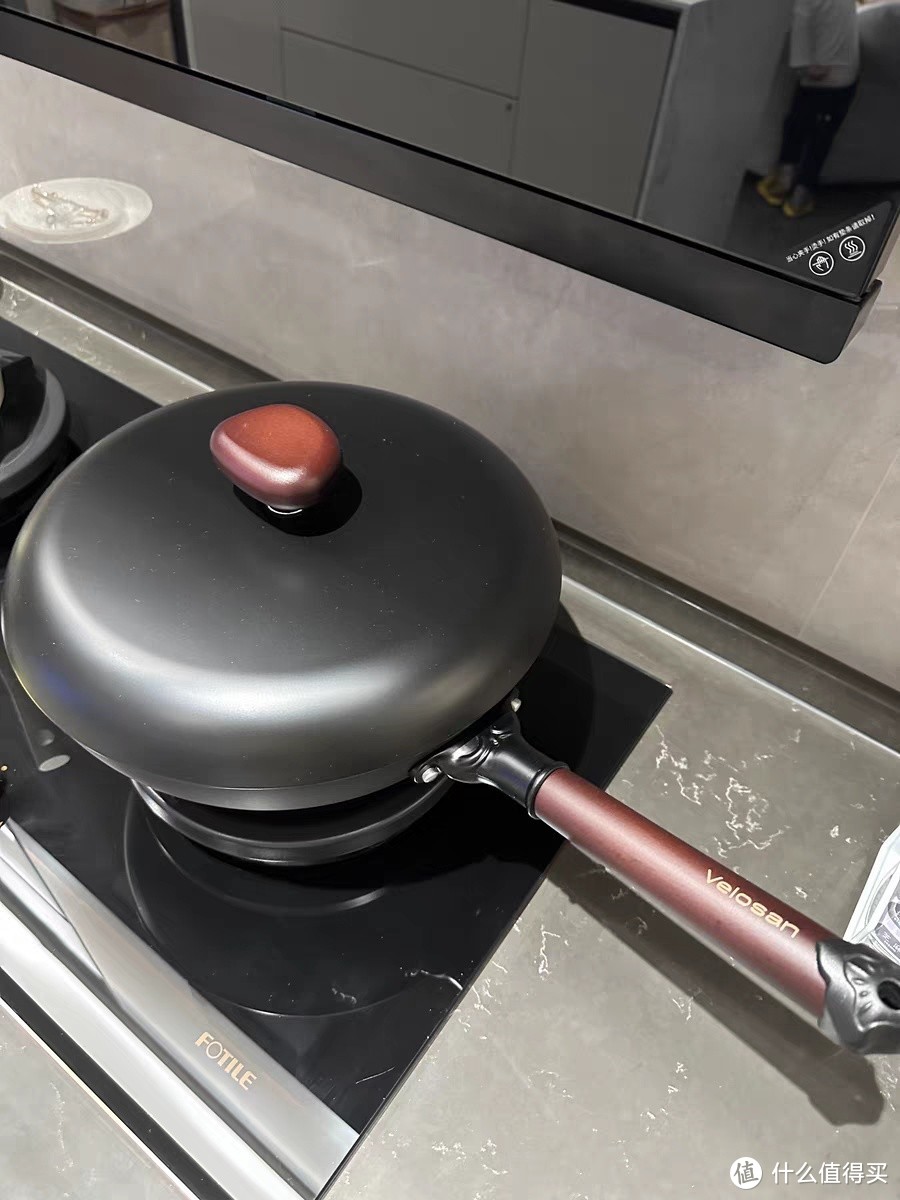 温仑山鹅卵石精铁锅：烹饪的绝佳选择