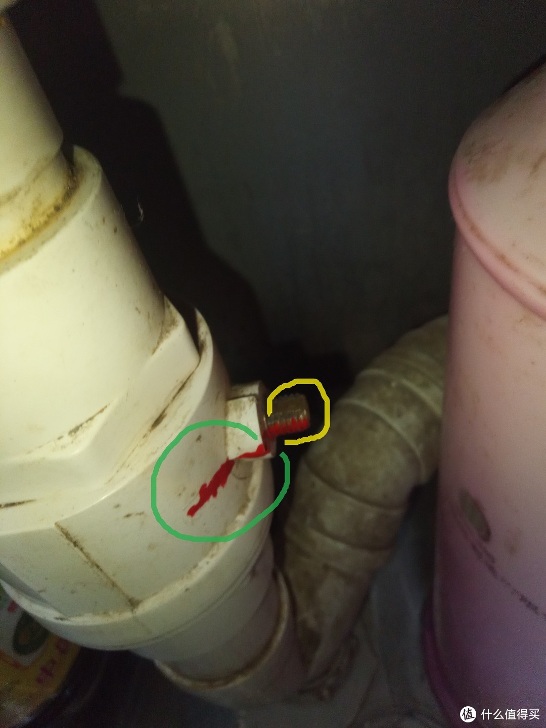 里面的塑料球阀（PVC）转到全封闭状态时，外面用红漆做一条mark，当两个圈里的红线成一直线时，里面的球阀铁定闭合（因为看过螺丝什么的并没有松动迹象），至于那个手柄，就不装了，用的时候拿出来扳一下