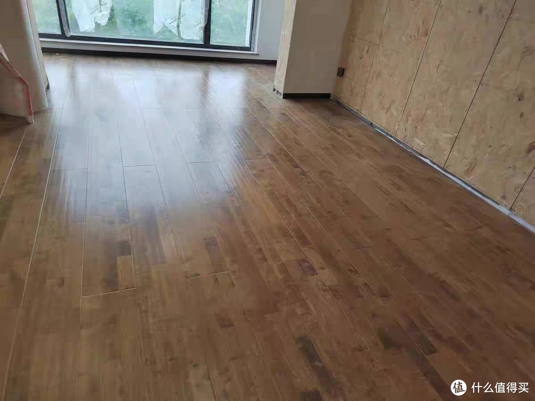 实木地板让家里看着更优雅高端