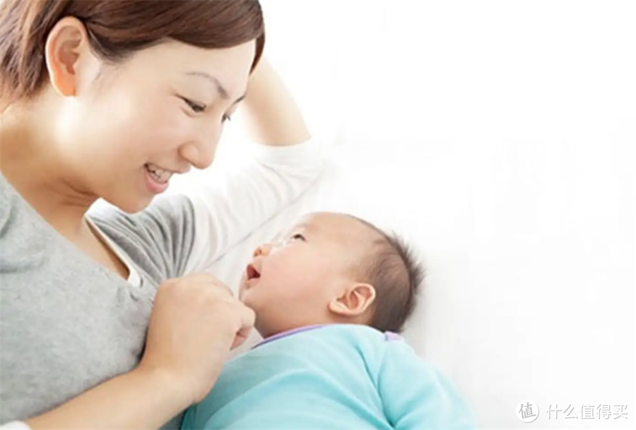 要不要把新生儿叫醒喂奶？看了这一篇，对新生儿的喂养焦虑突然消失了