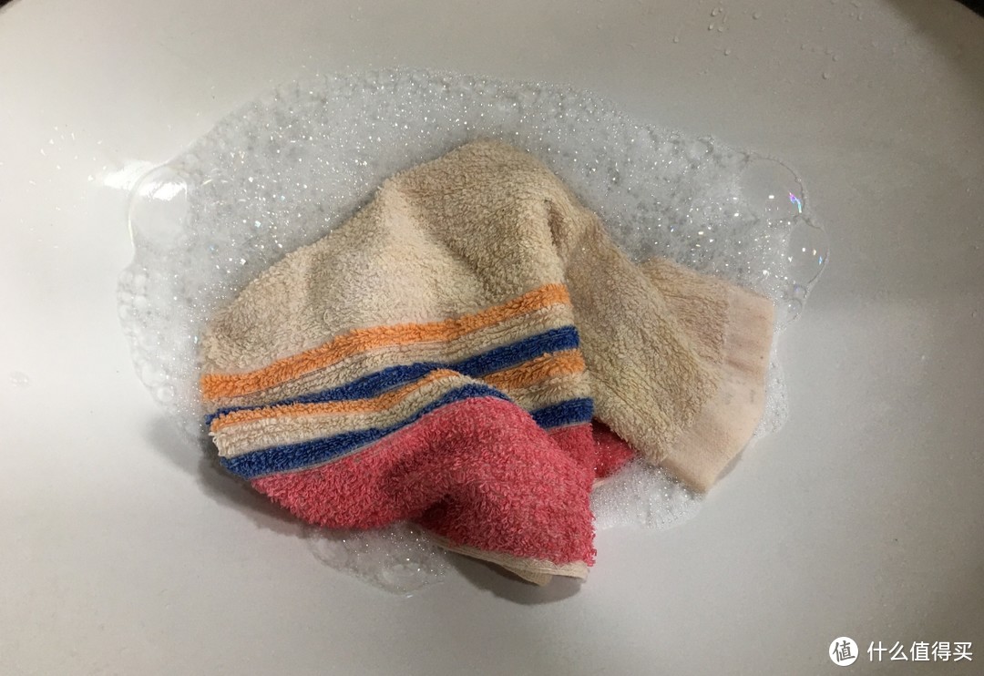 毛巾洗不干净？往水里撒一把这个，搓一搓立刻干净，和新买的一样