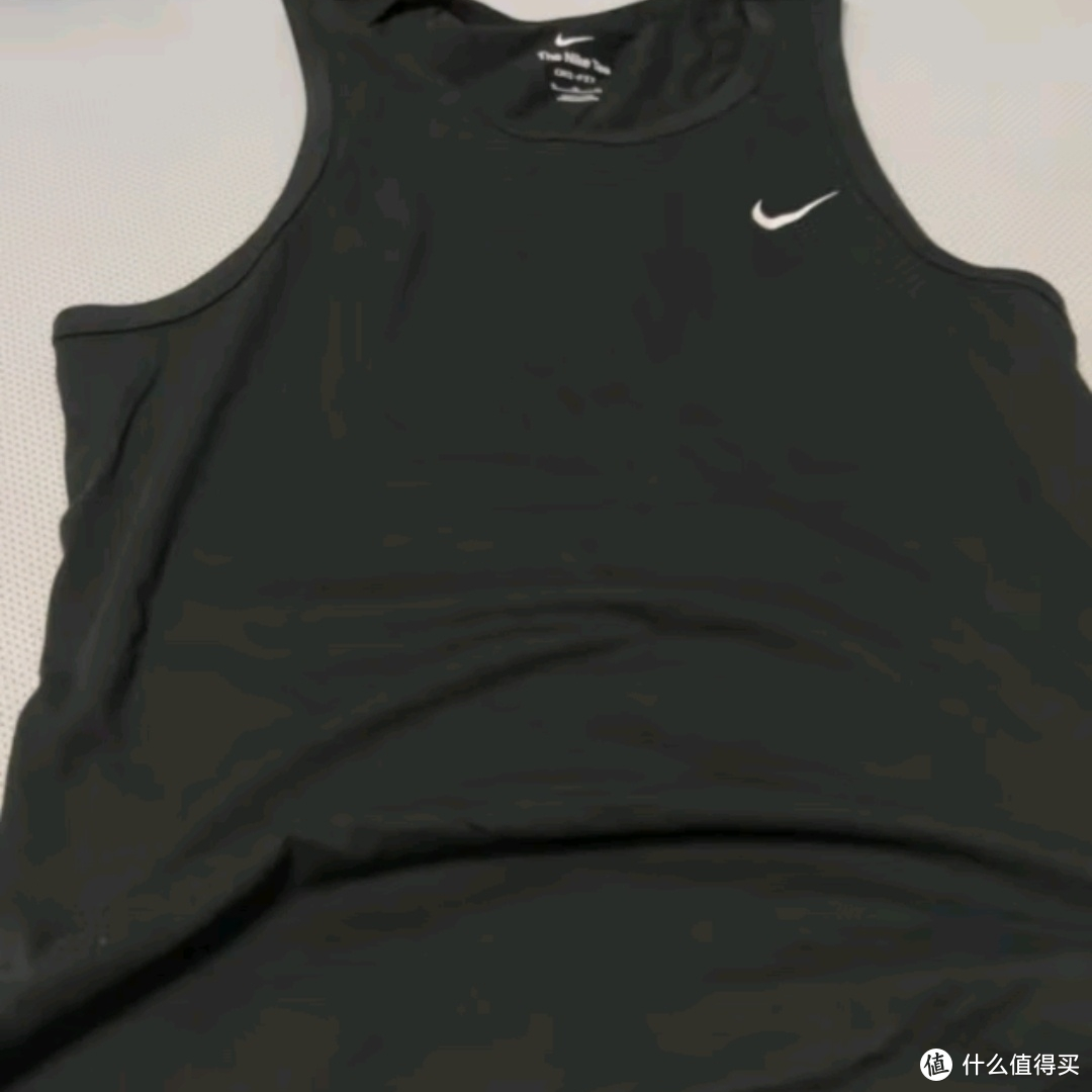夏日炎炎，穿什么？Nike男子T恤，透气又时尚！