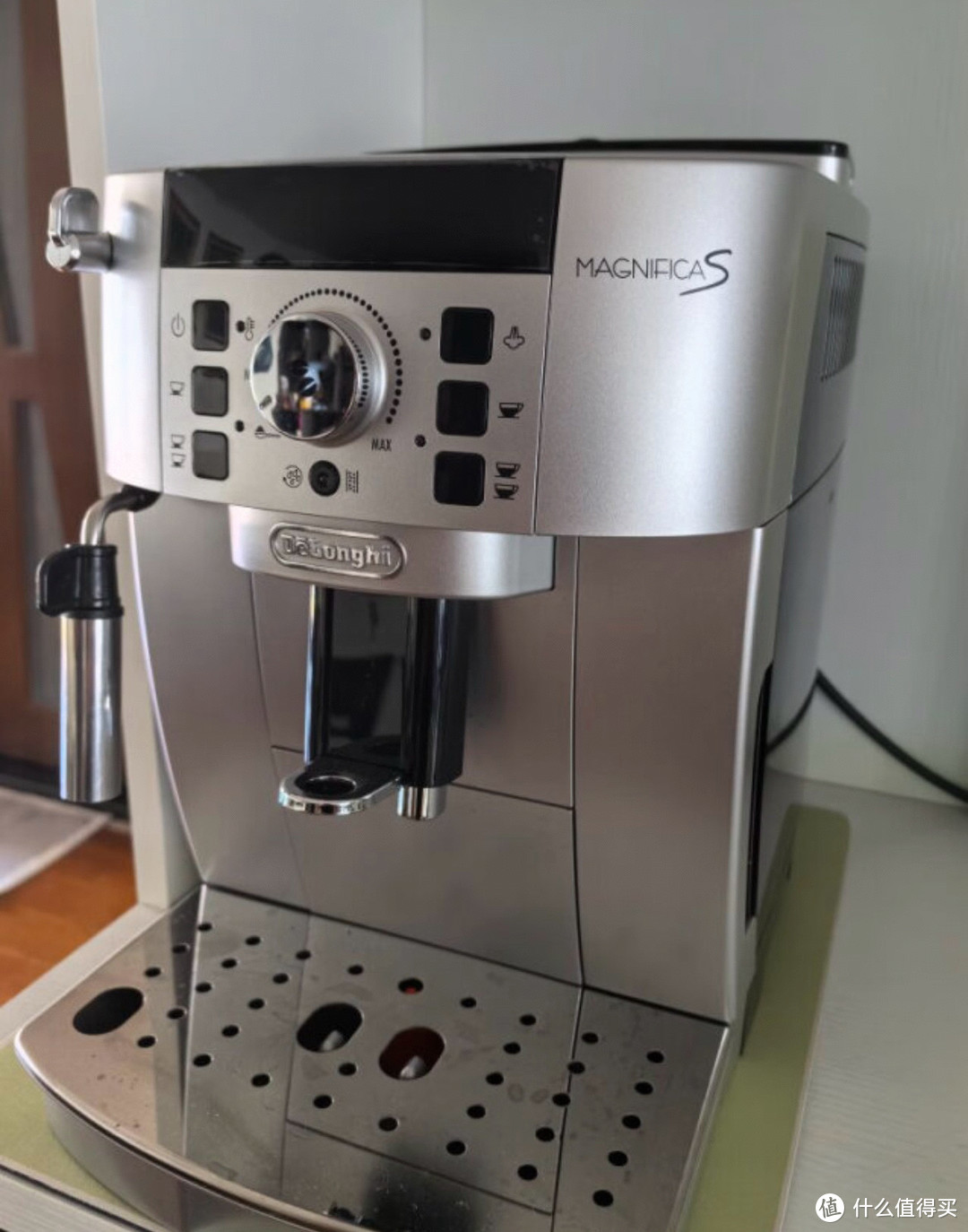 德龙全自动咖啡机，让每一杯都充满惊喜！