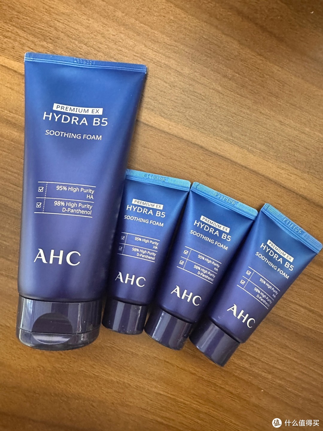 AHC玻尿酸洁面乳：深层清洁护肤新体验