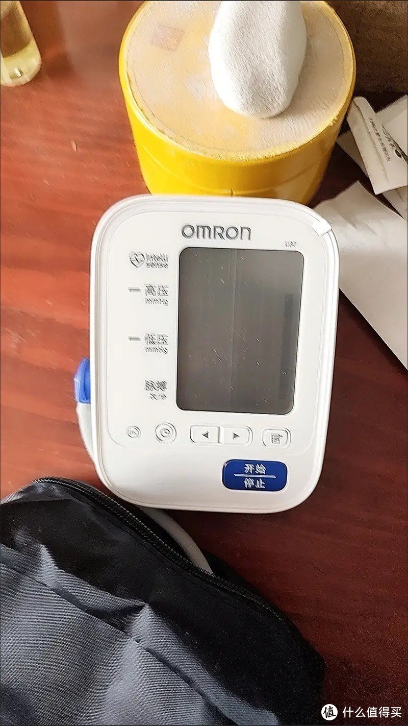 ￼￼欧姆龙（OMRON）电子血压计家用上臂式医用血压仪大屏背光款测血压测量仪U30￼￼