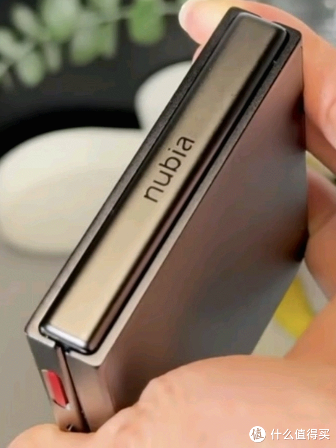 努比亚Flip折叠手机