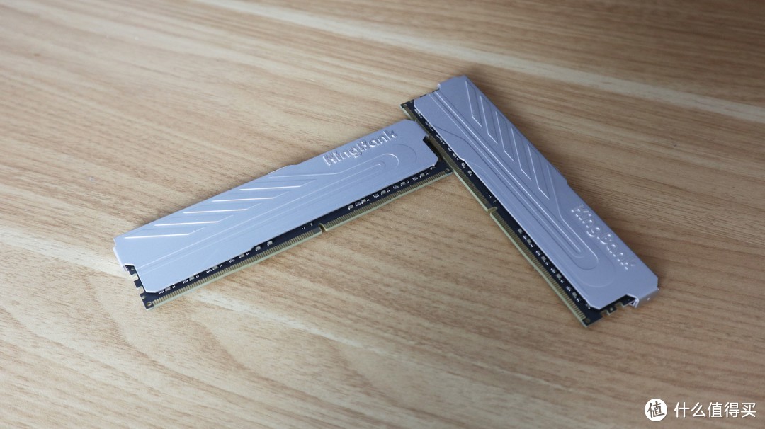 金百达16GB套装DDR4 3200台式机内存条银爵系列：卓越性能，助力台式机飞跃