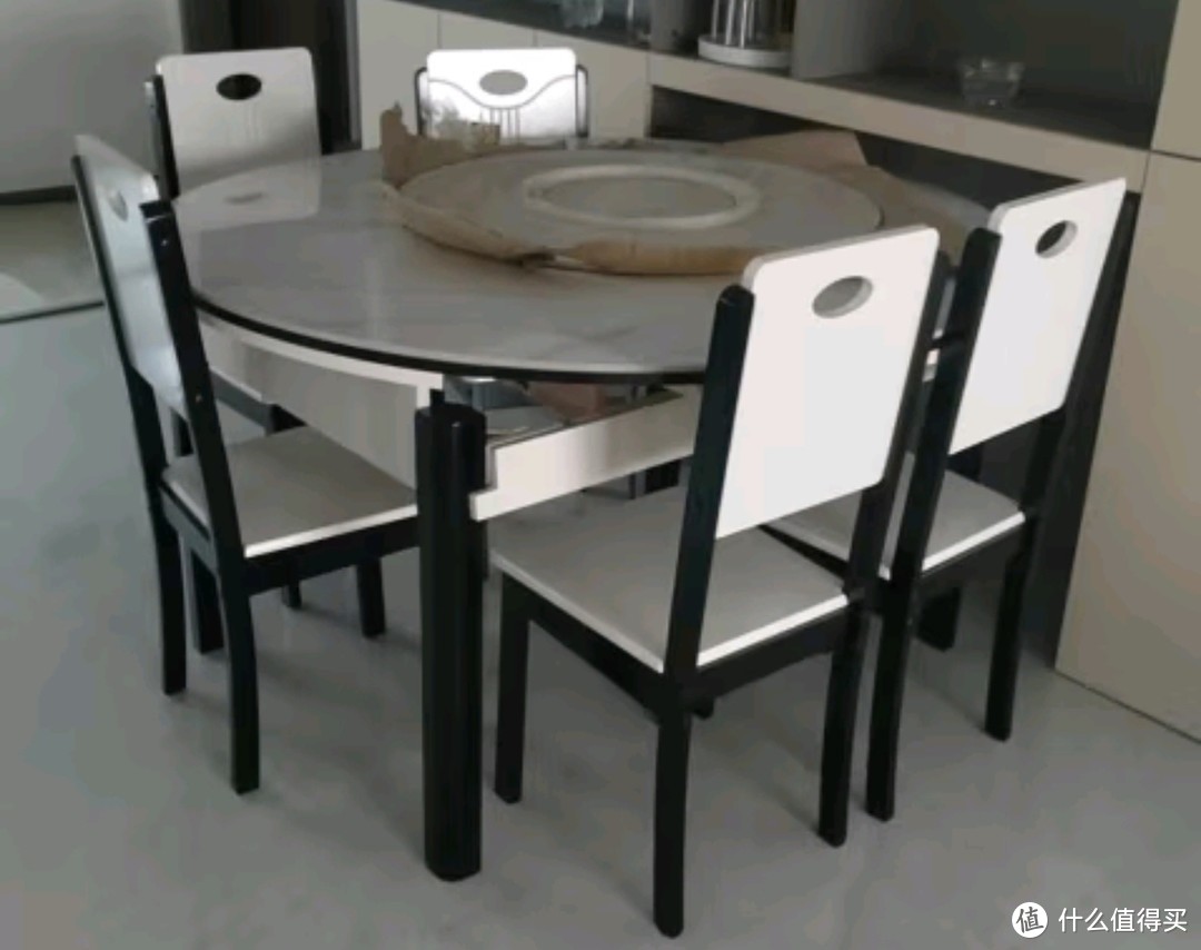 初屋 餐桌 实木岩板餐桌现代简约大理石餐桌椅组合可伸缩折叠吃饭桌子 1.35米黑