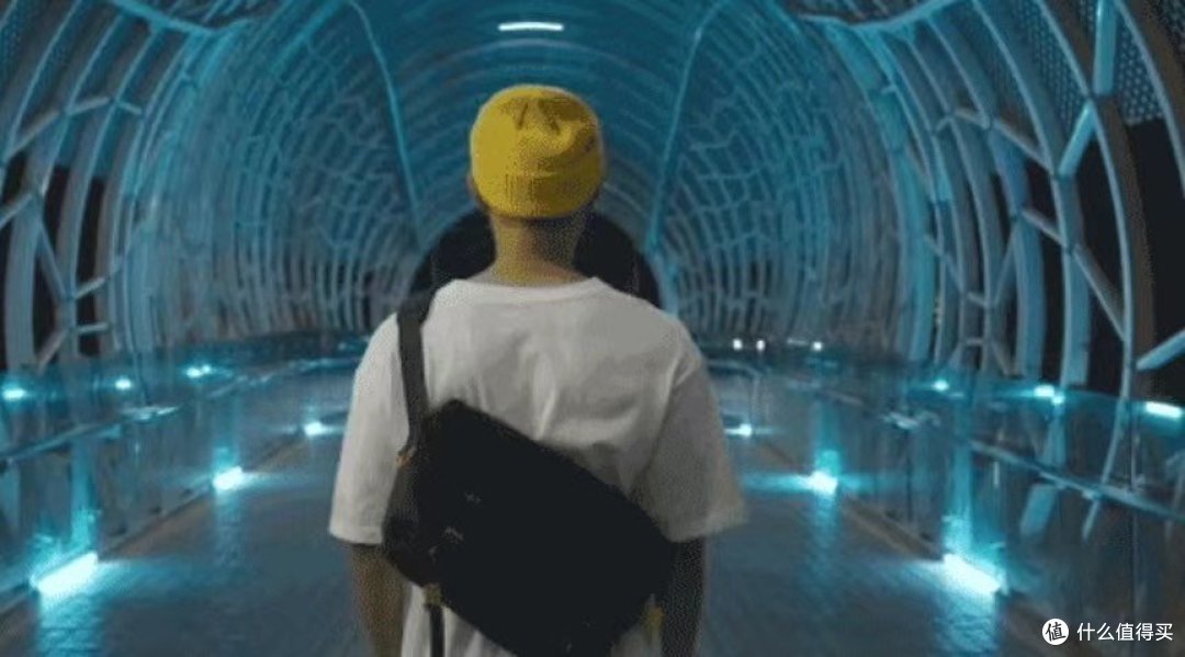 大疆DJI Osmo Mobile SE OM手机云台稳定器：智能跟拍，防抖拍摄神器