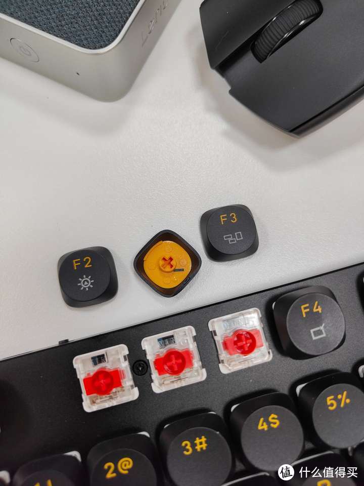 艾石头IR104，轻薄三模机械键盘，你的办公新宠！
