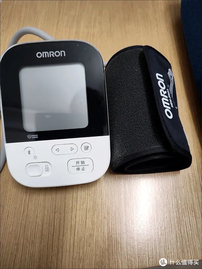 欧姆龙（OMRON）电子血压计家用进口血压仪上臂式智能蓝牙款 双人模式 血压测量仪J735