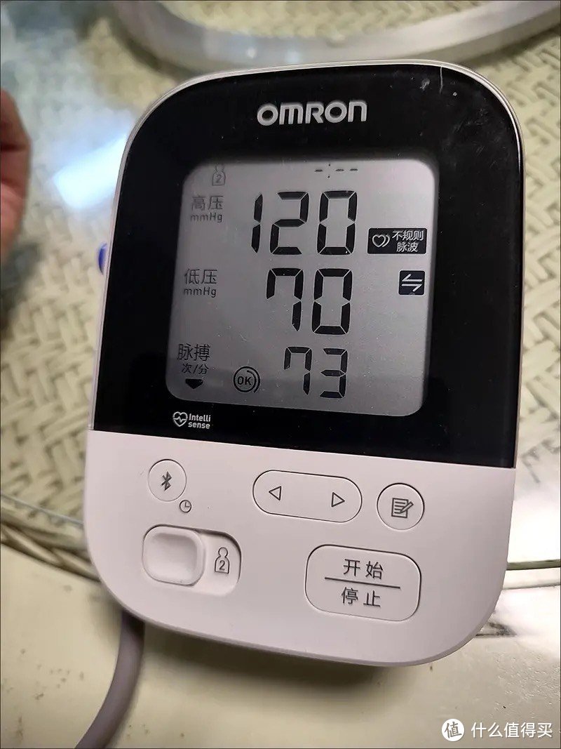 欧姆龙（OMRON）电子血压计家用进口血压仪上臂式智能蓝牙款 双人模式 血压测量仪J735