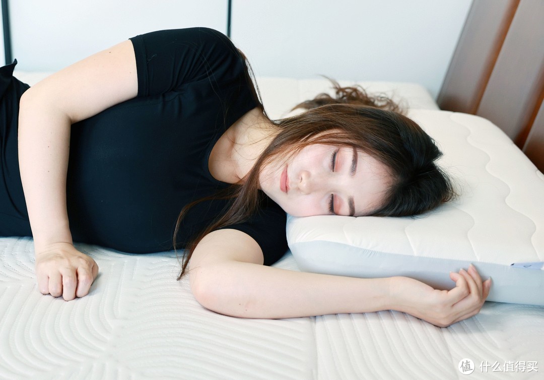夜晚辗转反侧难入睡，安排上8H乳胶床垫倒头就能安心睡眠