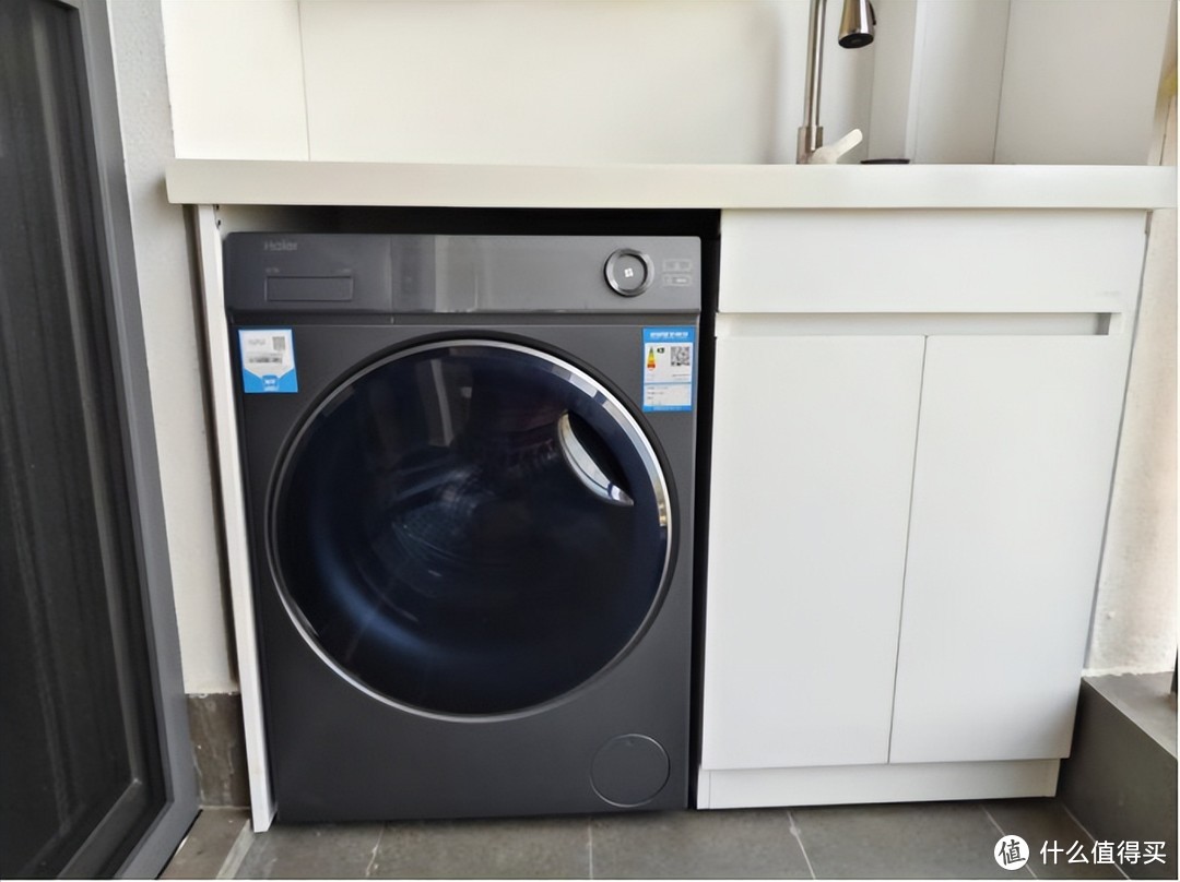 滚筒洗衣机洗衣服时，如何正确使用消毒液？更推荐带消毒的洗衣机