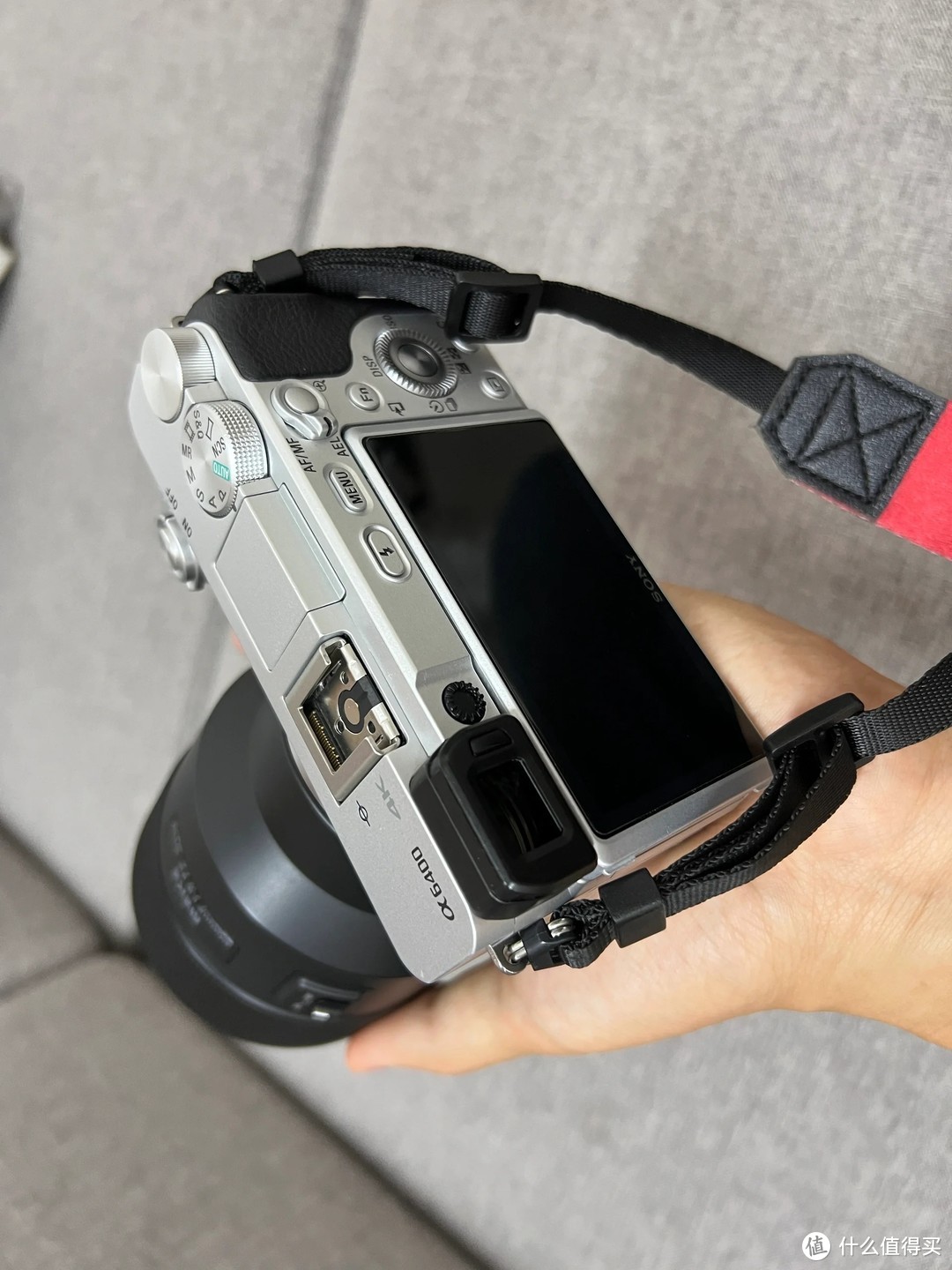 索尼a6400(银色) 美科85mm f18镜头——摄影新体验
