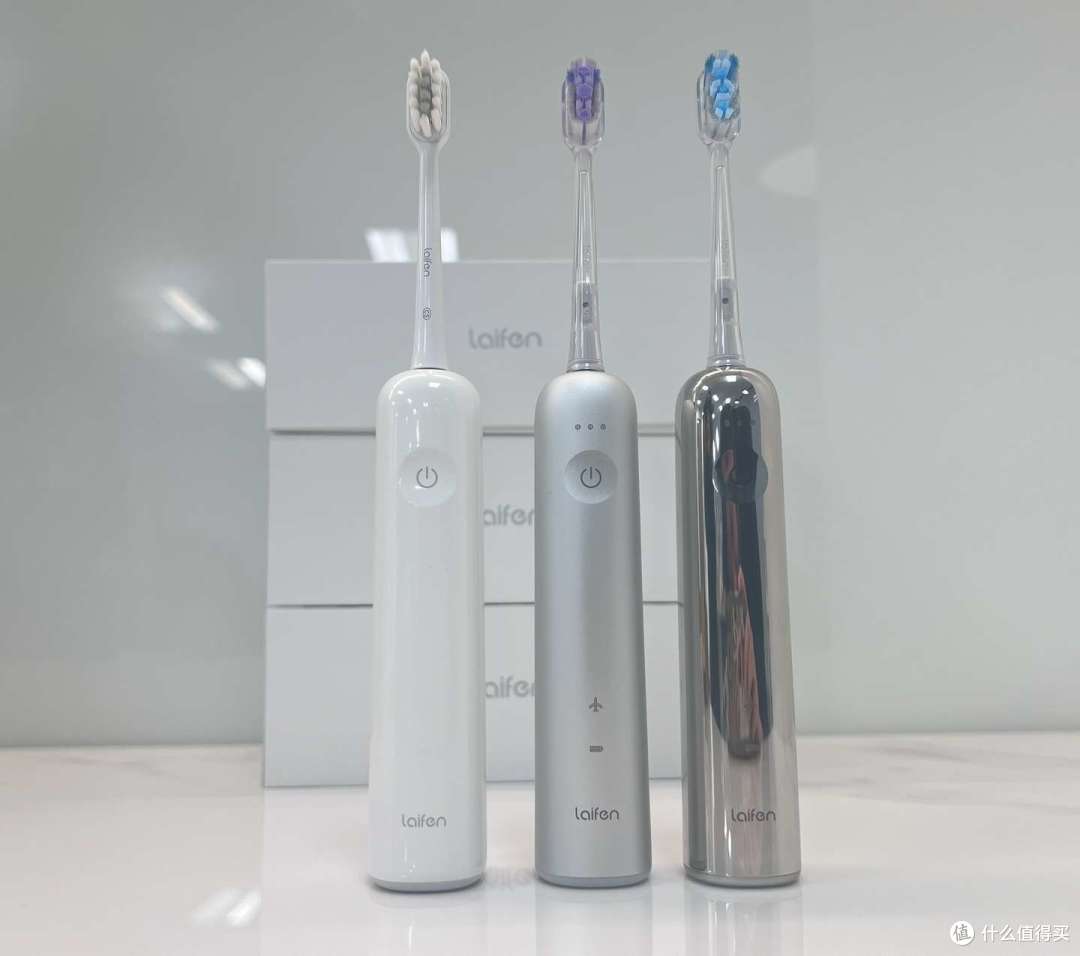 如果电动牙刷能“摇摆”起来，牙齿是不是能刷得更干净？实物体验徕芬全球首款超大摆幅扫振一体电动牙刷