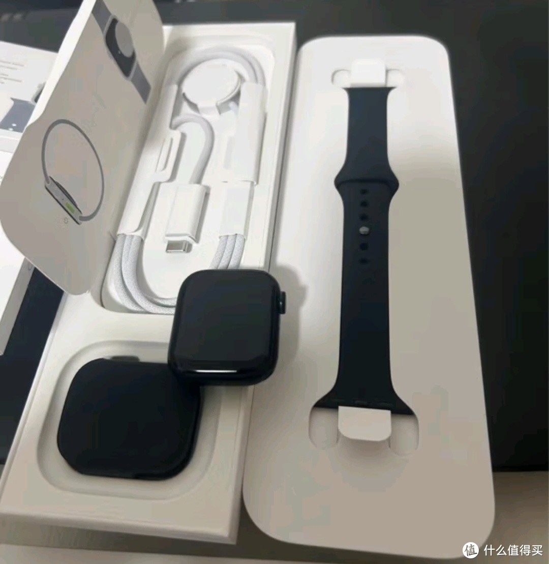 Apple Watch Series 9——智能手表的极致体验，午夜色的时尚宣言