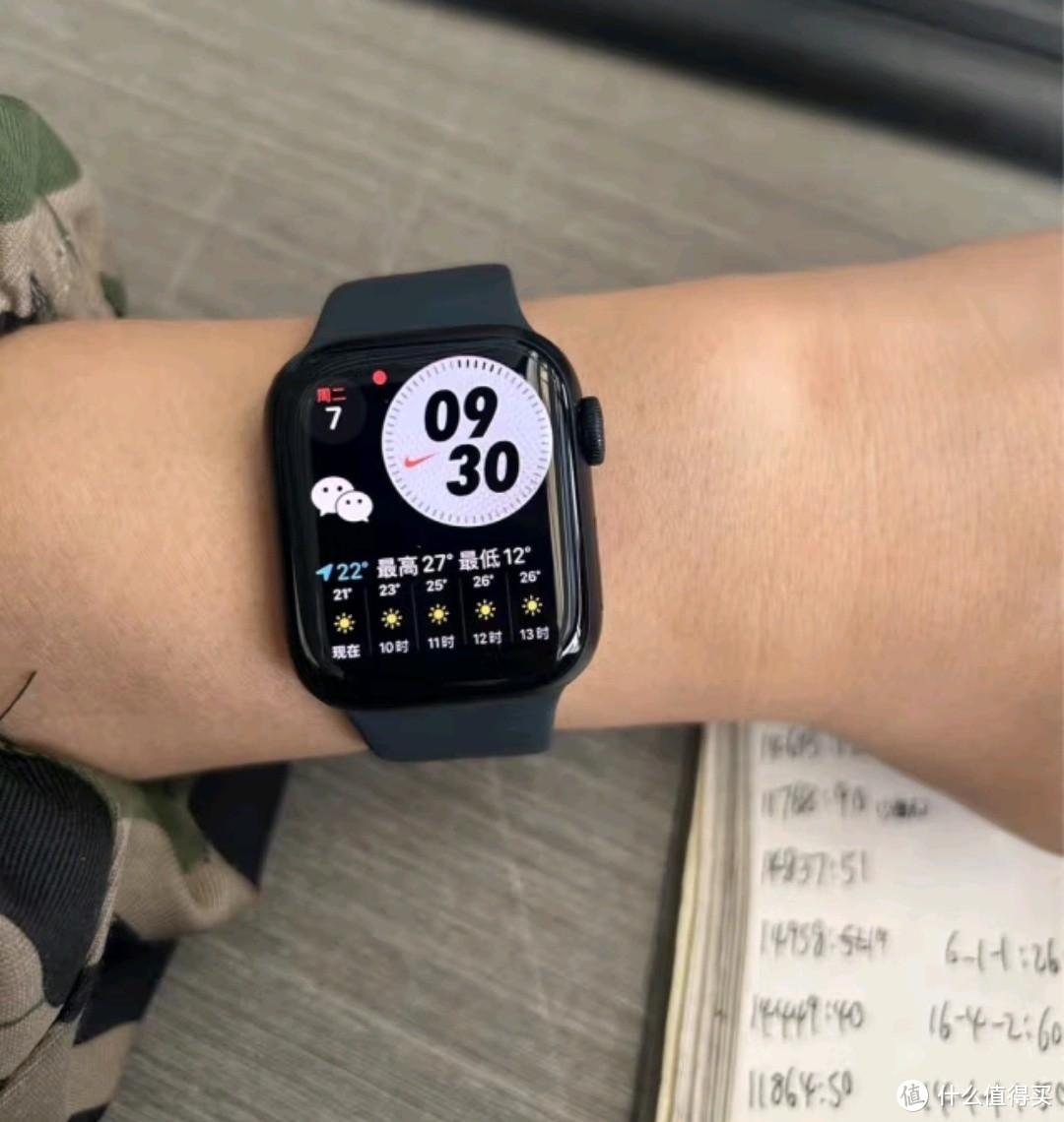 Apple Watch Series 9——智能手表的极致体验，午夜色的时尚宣言