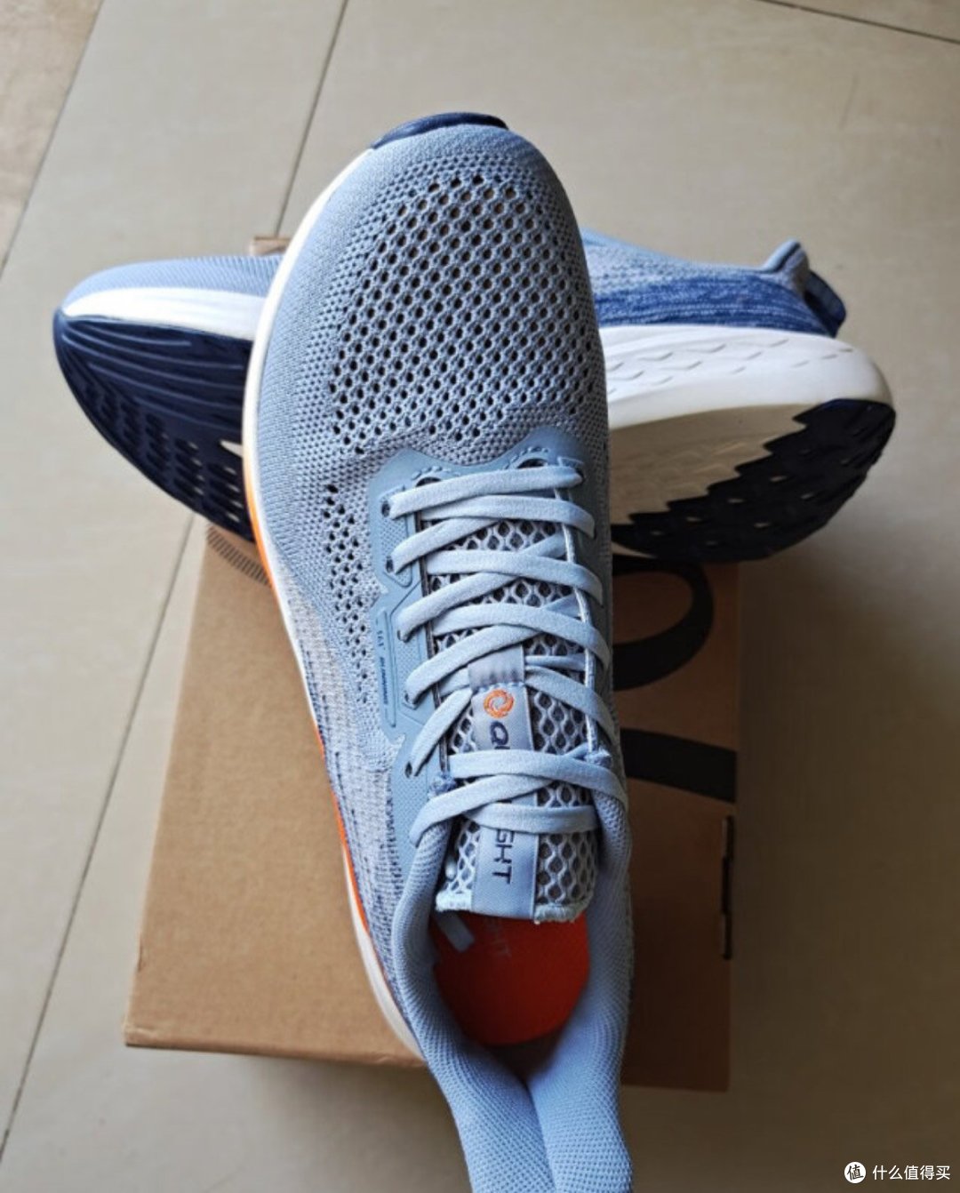 361度飞鱼春夏大网孔透气轻质跑步鞋